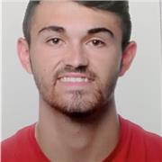 Soy un profesor joven, de carácter sociable y cordial, perfeccionista y autoexigente